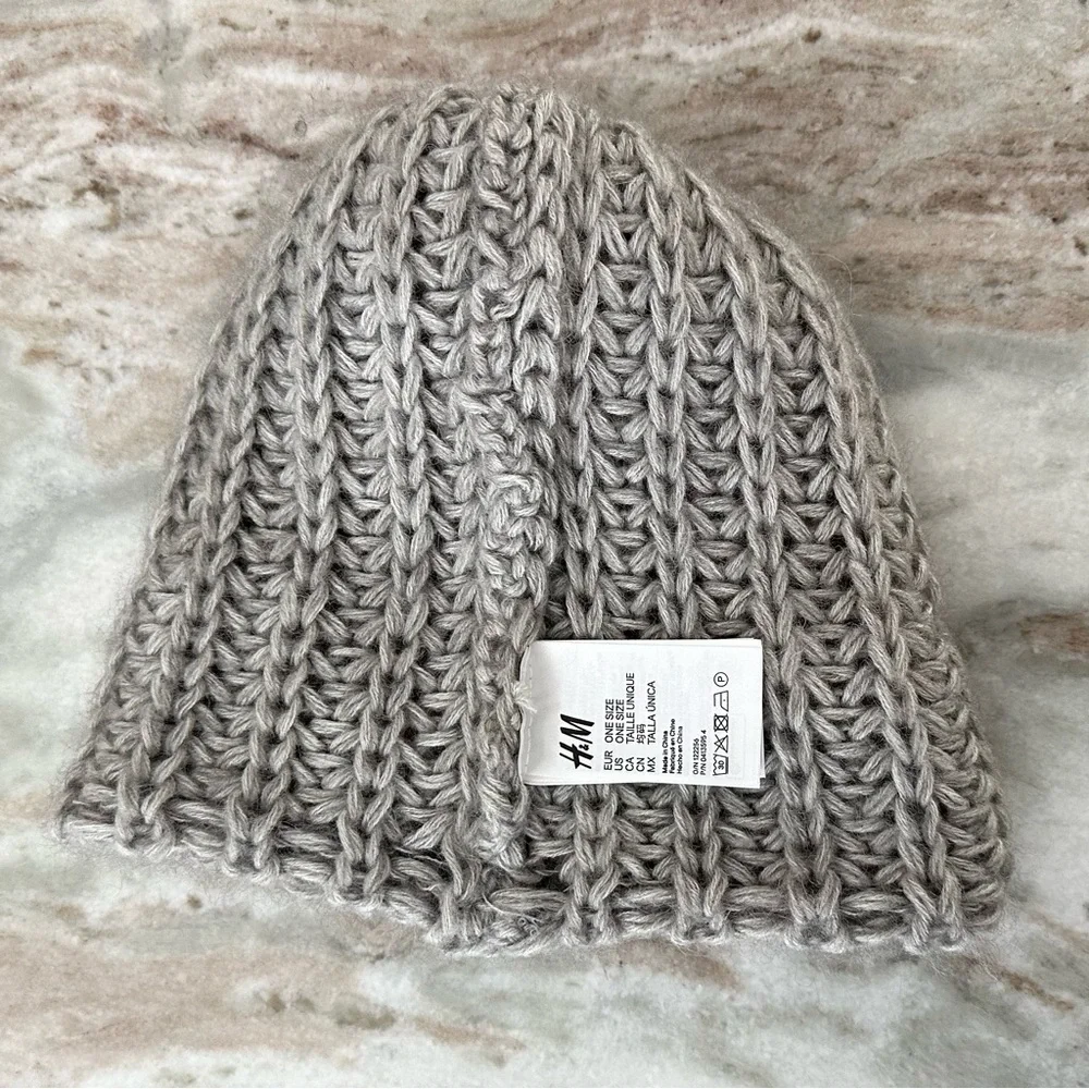 Grey Knit Wool Alpaca Acrylic Blend Fall / Winter Beanie With Faux Fur Pom